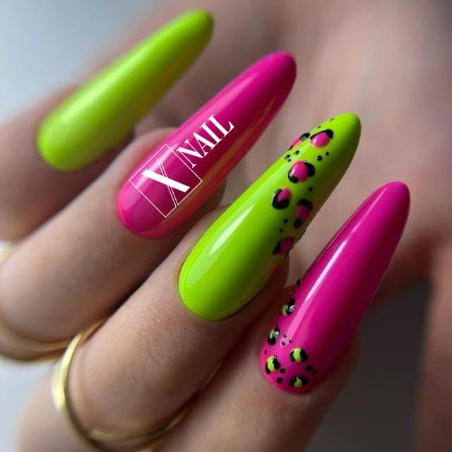 Неоновий манікюр